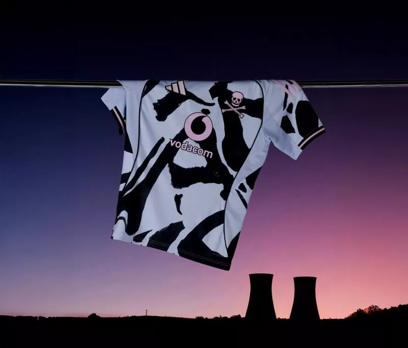 Les Orlando Pirates dégainent un joli maillot third