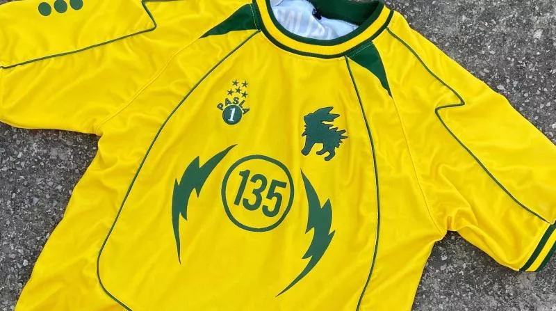 Cet artiste crée des maillots de foot à l’effigie des Pokémon