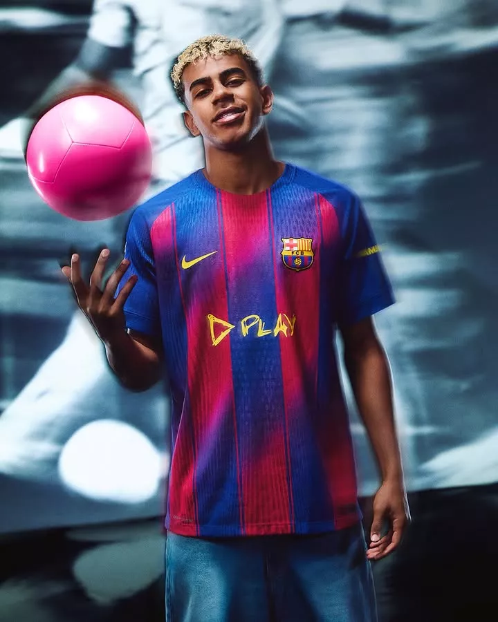 Le FC Barcelone dévoile un maillot avec Ed Sheeran pour le Clásico