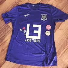 Ces groupes de musique qui sponsorisent des maillots de clubs de foot