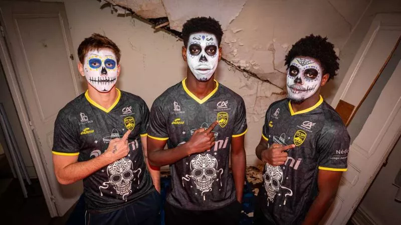 Quand le FC Sochaux-Montbéliard célèbre Halloween avec un maillot « Día de los Muertos »