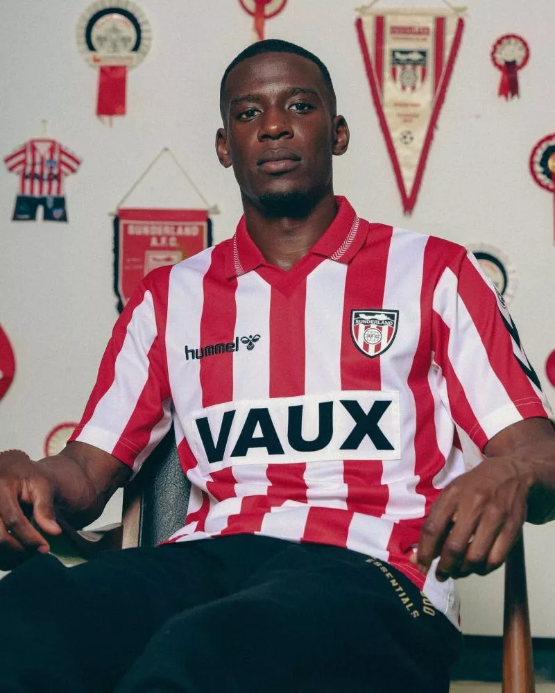 Sunderland remet au goût du jour des pièces rétro avec hummel
