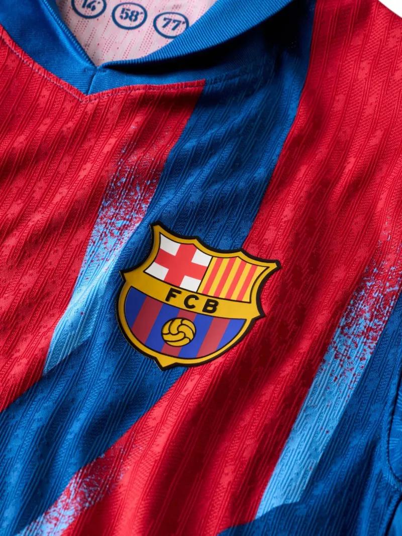 Le FC Barcelone dégaine son maillot fourth pour la saison 2025-2026