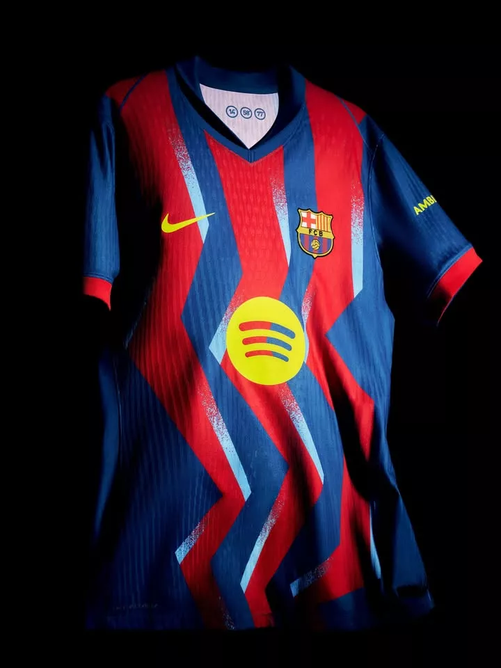 Le FC Barcelone dégaine son maillot fourth pour la saison 2025-2026