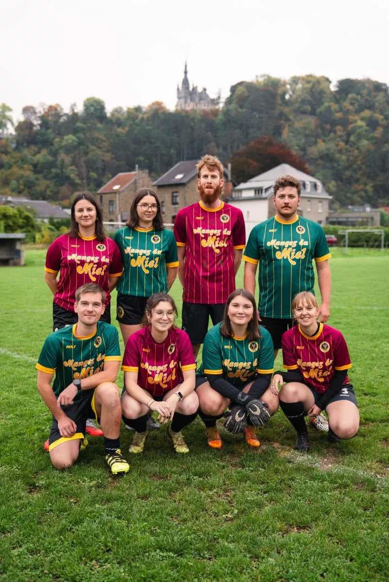 Un club amateur finance ses propres ruches grâce à des maillots écolos