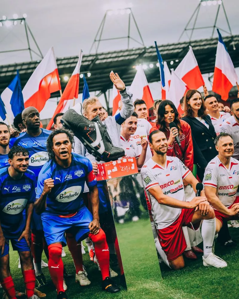 Cavart, l’artiste qui sculpte des crampons géants