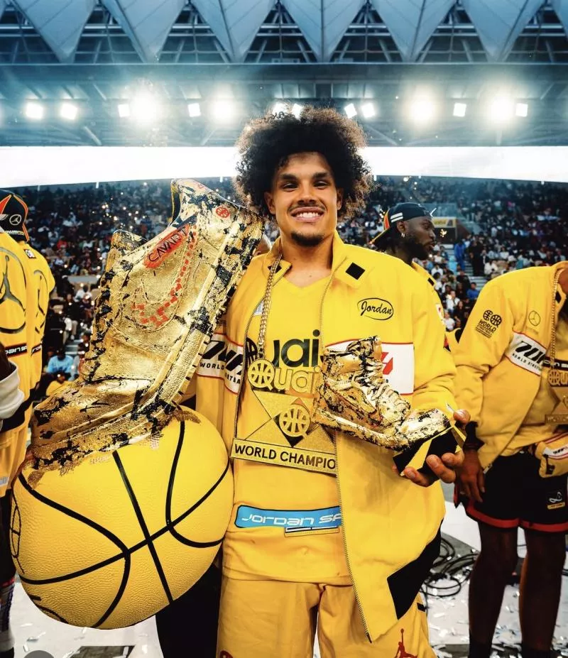 Cavart, l’artiste qui sculpte des crampons géants