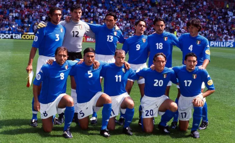 Team Italy line up during the European Championship match between Turkey and Italy at GelreDome, Arnhem, Netherlands, on 11 June 2000 ( Photo by Eric Renard / Onze / Icon Sport ) Paolo Maldini, Francesco Toldo, Alessandro Nesta, Filippo Inzaghi, Stefano Fiore, Demetrio Albertini Antonio Conte, Fabio Cannavaro, Gianluca Pessotto, Francesco Totti, Gianluca Zambrotta - Photo by Icon Sport