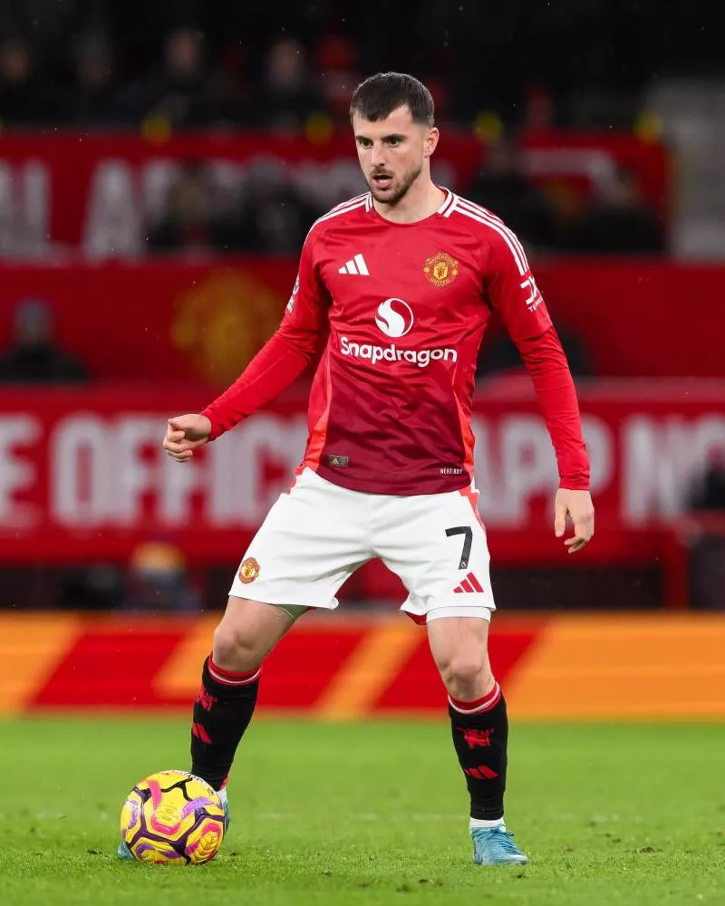 Mason Mount of Manchester United in action during the Premier League match Manchester United vs Nottingham Forest at Old Trafford, Manchester, United Kingdom, 7th December 2024 (Photo by Craig Thomas/News Images) in , on 12/8/2024. (Photo by Craig Thomas/News Images/Sipa USA) - Photo by Icon Sport