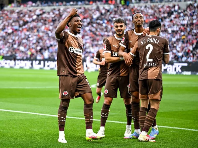 Maillots de foot et politique font-ils bon ménage ?