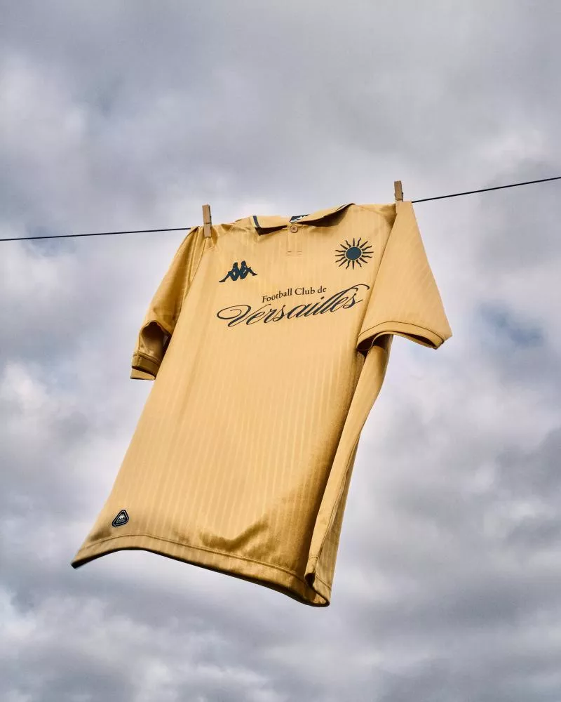Le FC Versailles sort deux nouveaux maillots avec Kappa