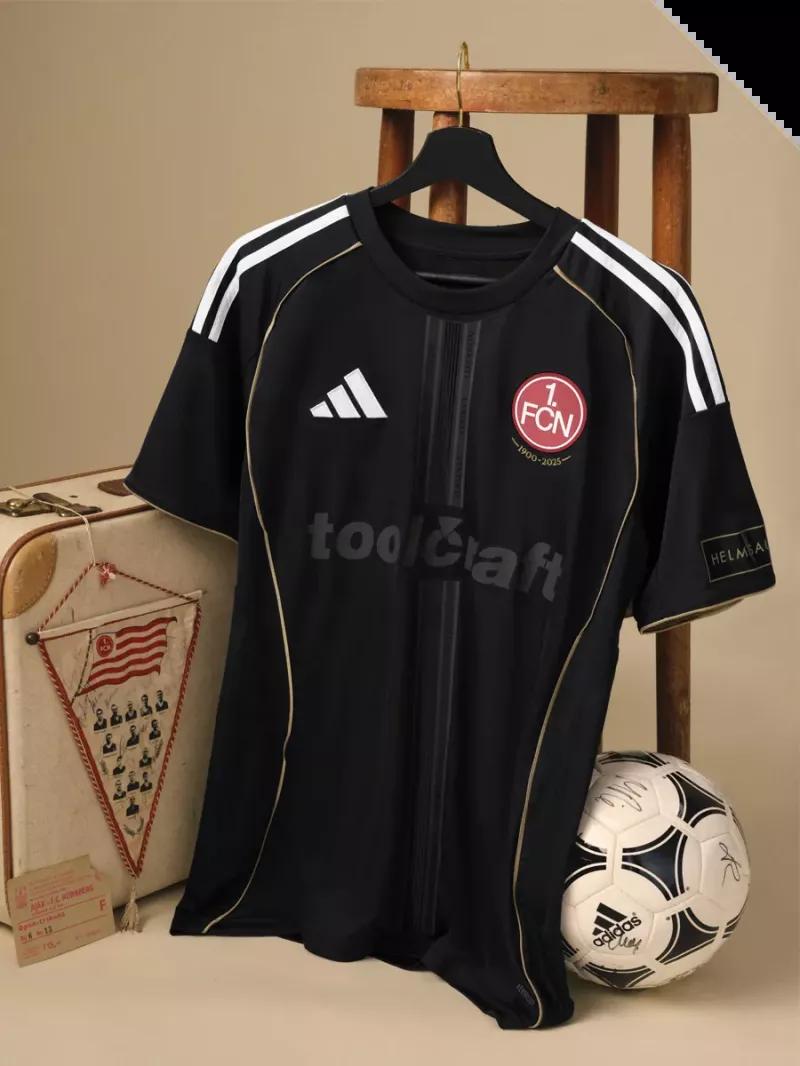 Le FC Nuremberg, onzième de Bundesliga 2., dégaine un maillot spécial "Europe"