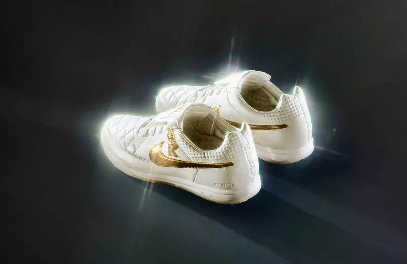 La Nike Tiempo "Touch of Gold" de Ronaldinho fait son grand retour