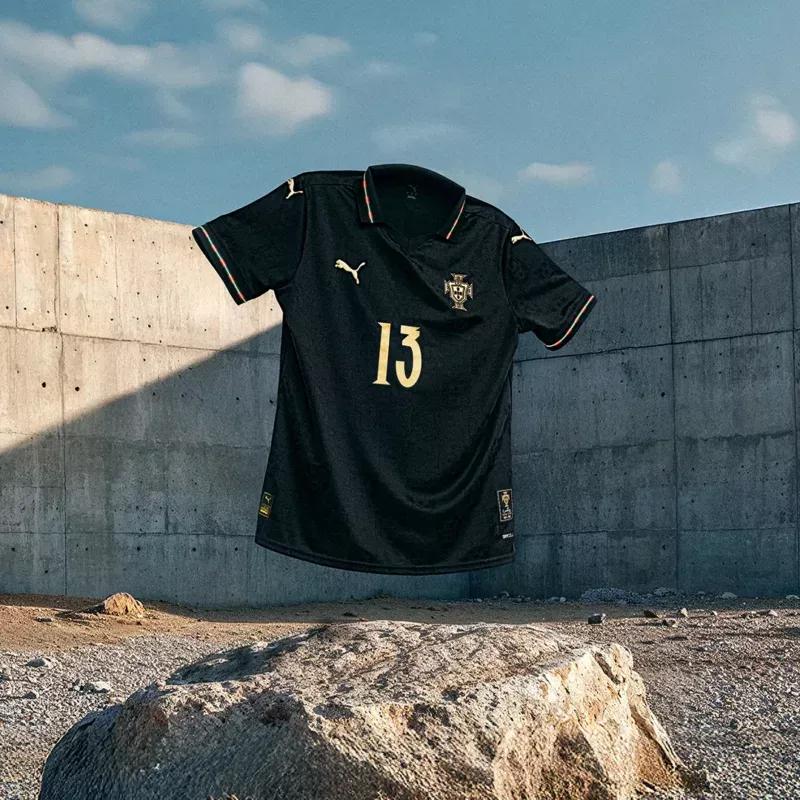 Le Portugal dévoile un maillot noir en hommage à Eusébio