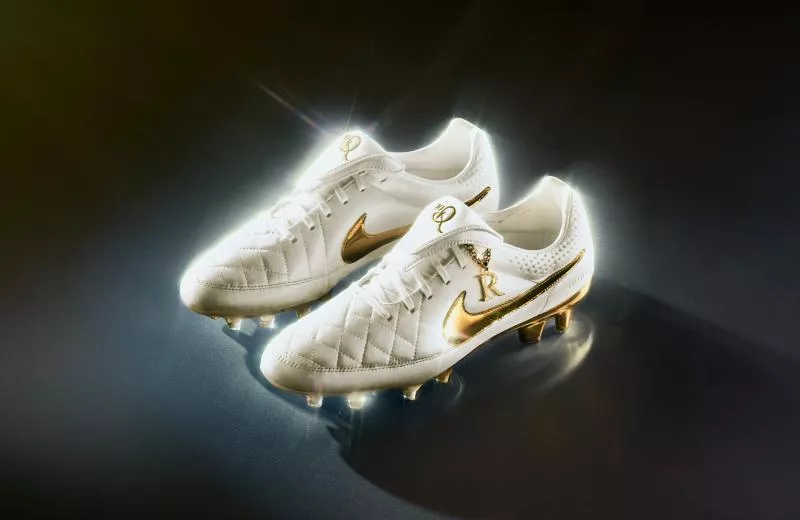 La Nike Tiempo "Touch of Gold" de Ronaldinho fait son grand retour
