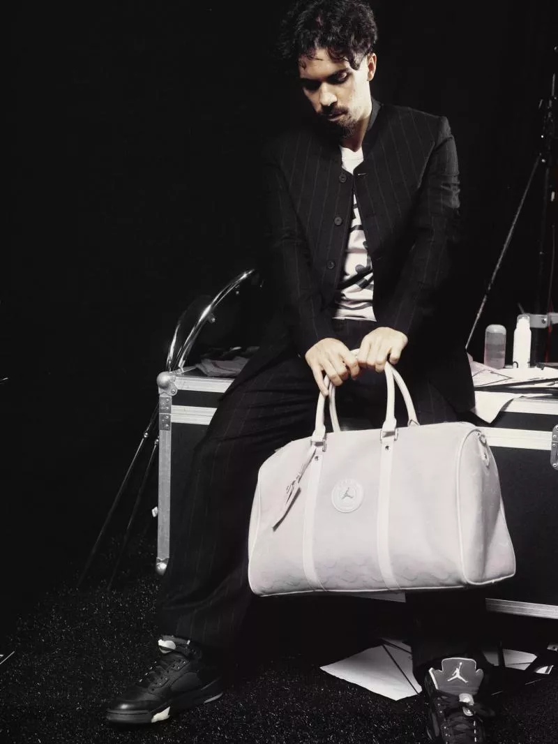 Le Paris Saint-Germain dévoile son nouveau maillot fourth avec Jordan