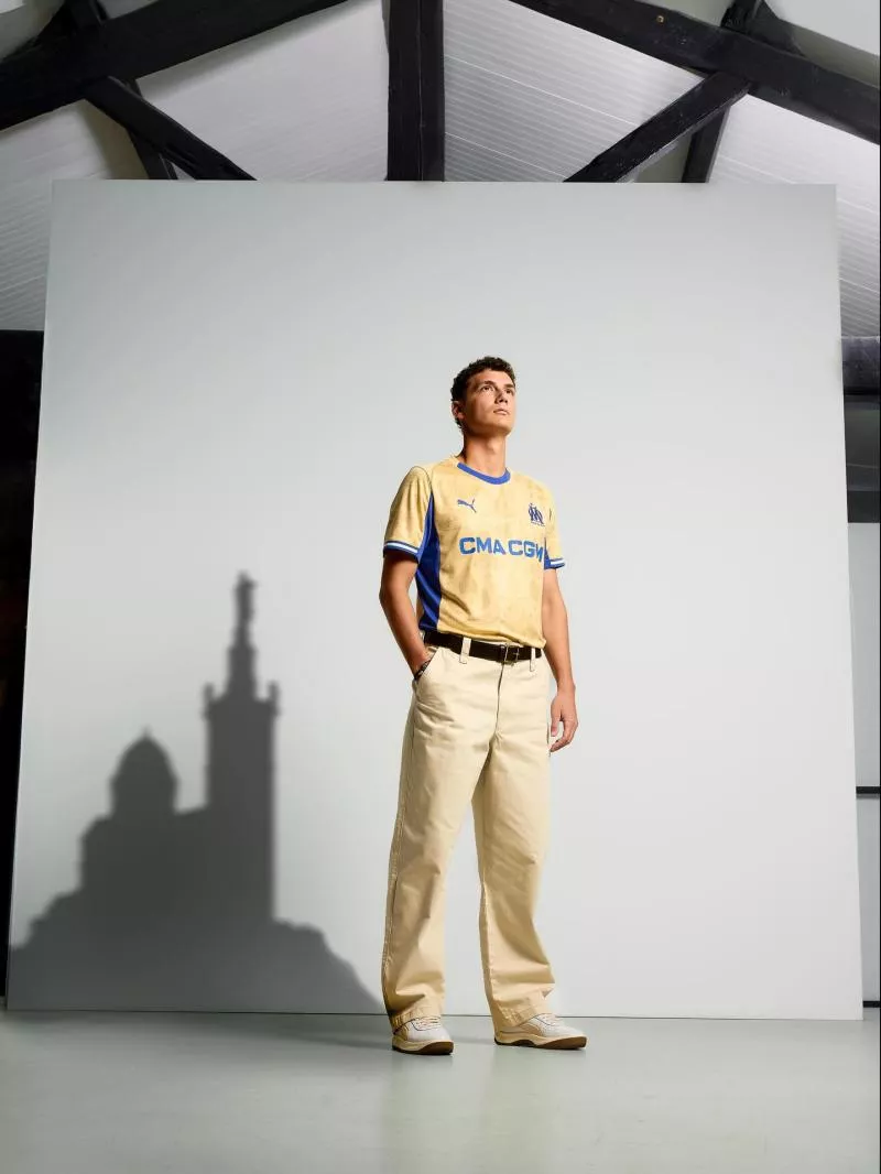 L’OM dévoile un maillot doré en hommage à la cité phocéenne