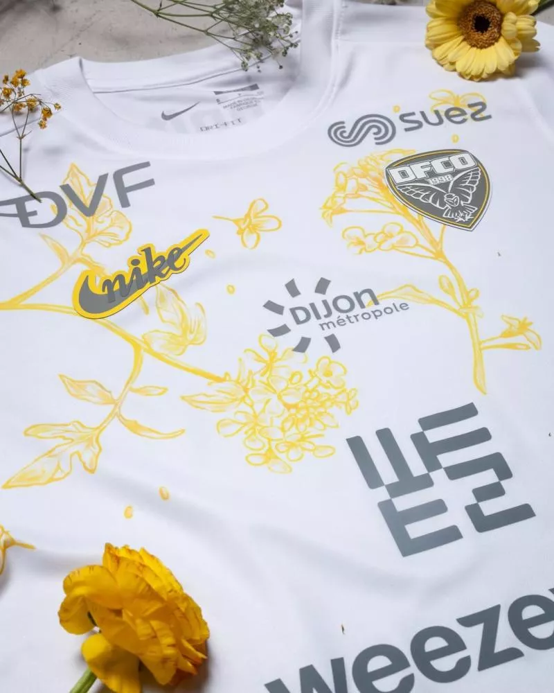 Le Dijon FC dévoile un maillot third "moutarde" en hommage à son patrimoine culinaire