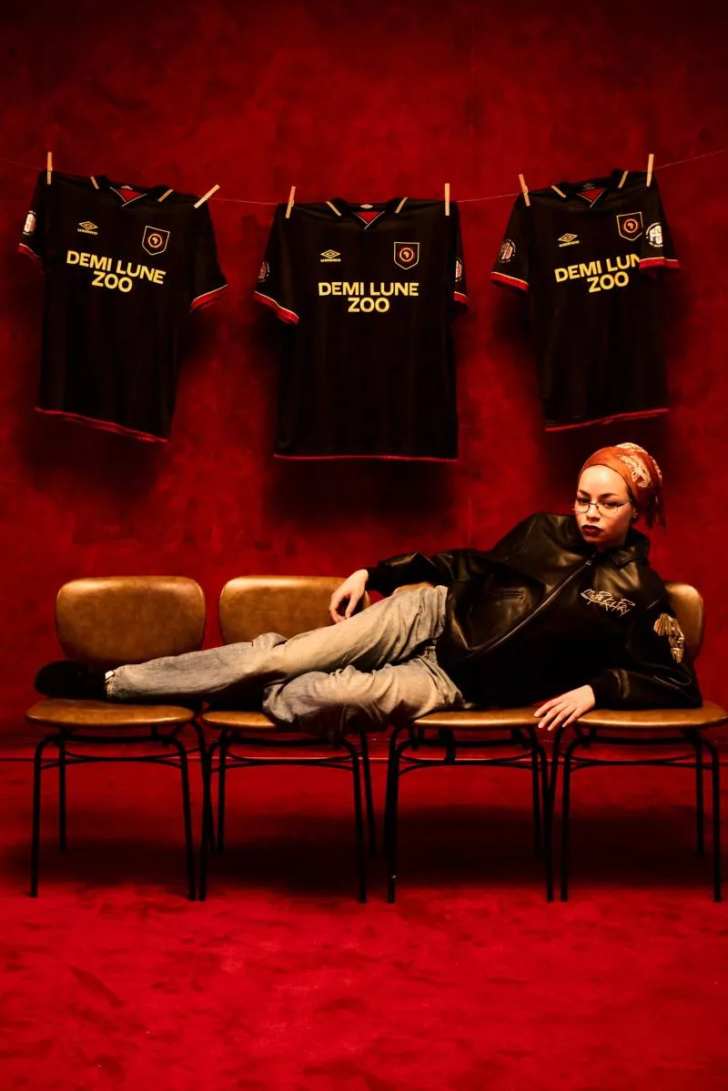 La Mafia K'1 Fry et Umbro sortent un maillot hommage au coup de pied de Cantona