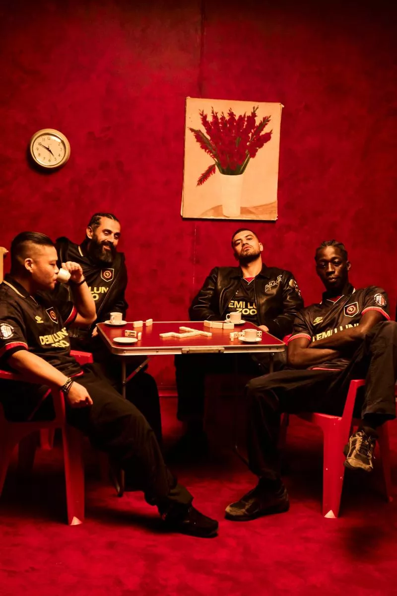 La Mafia K'1 Fry et Umbro sortent un maillot hommage au coup de pied de Cantona