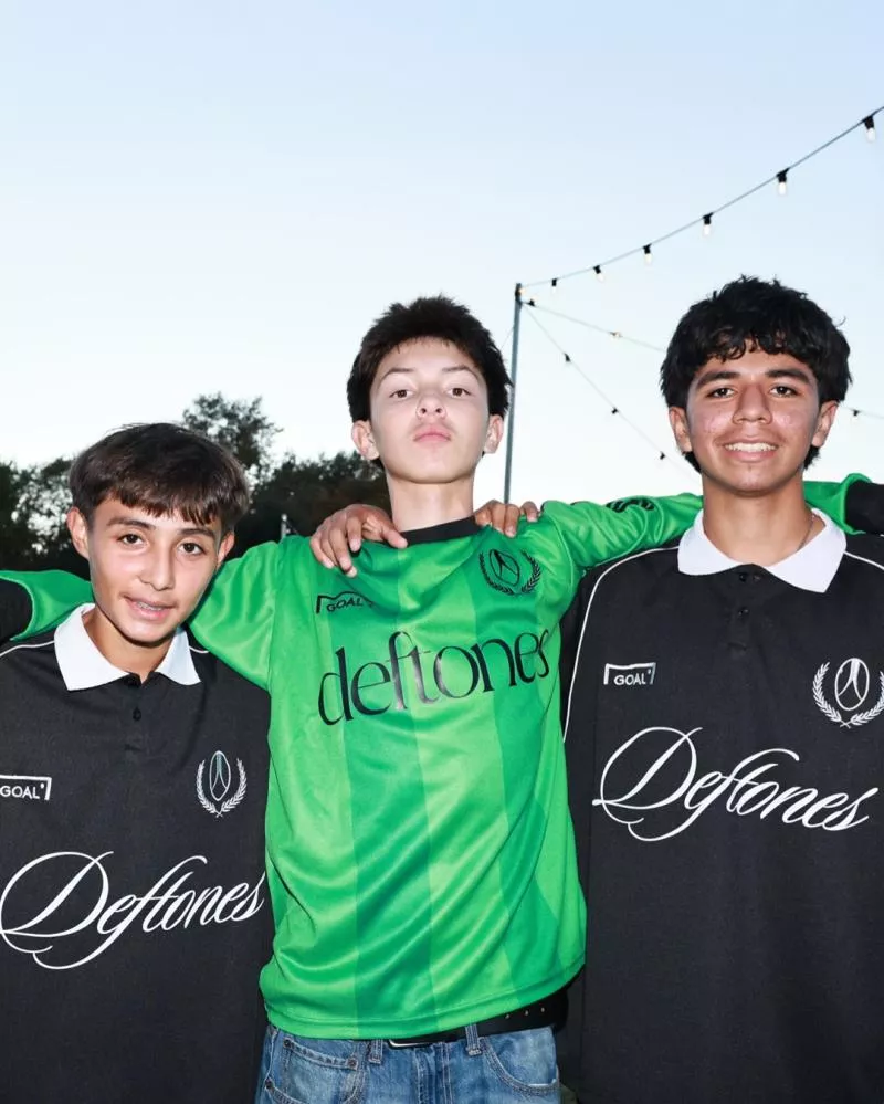 Quand le groupe de metal Deftones sort ses propres maillots de foot