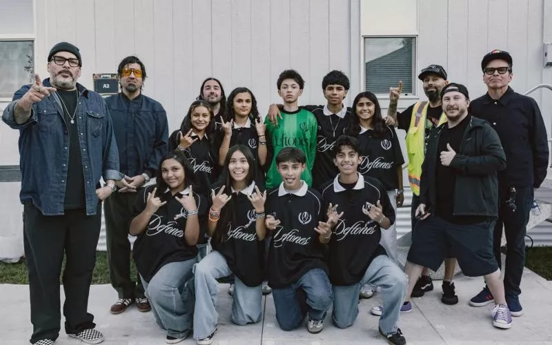 Quand le groupe de metal Deftones sort ses propres maillots de foot