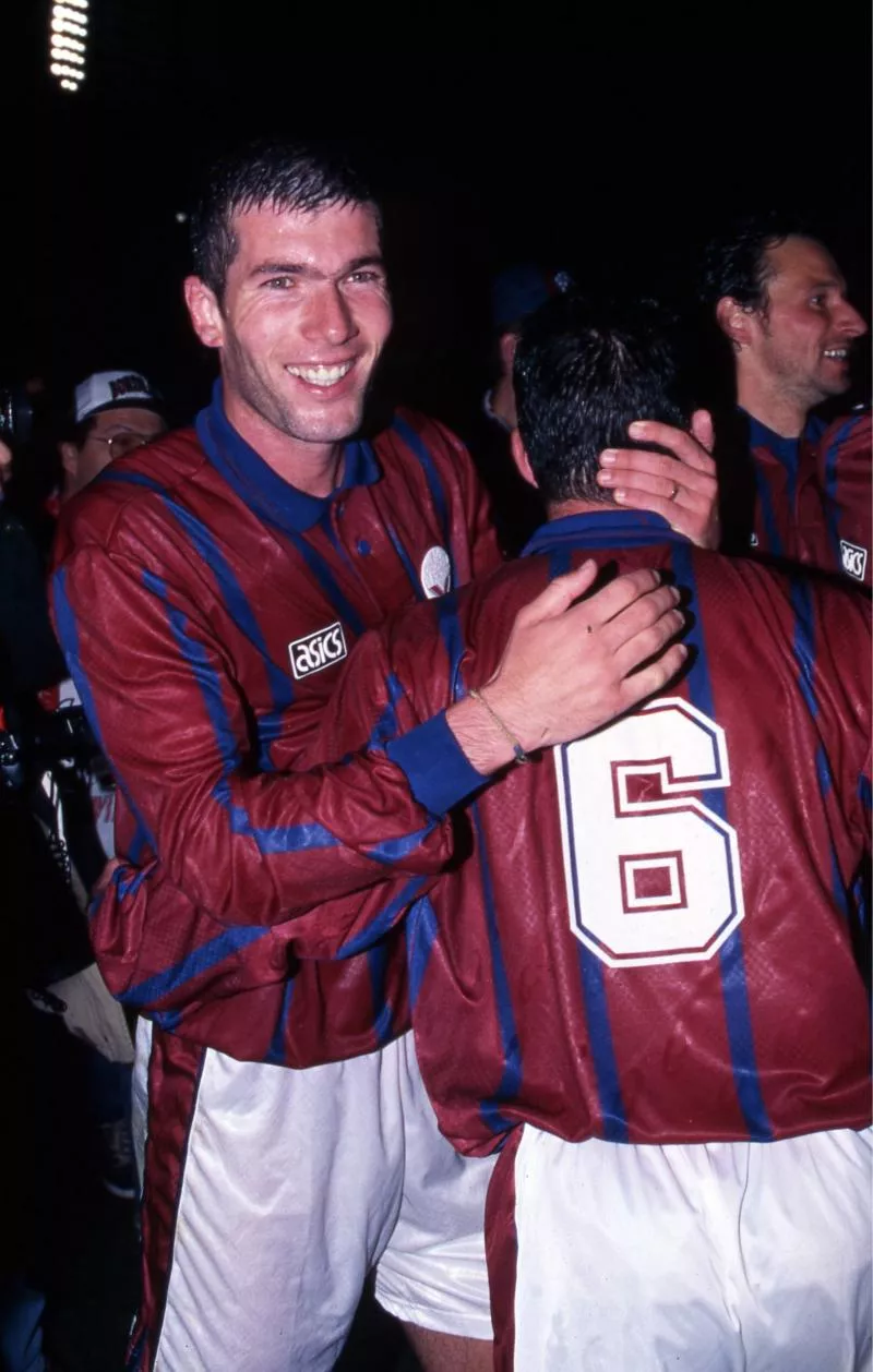 Les Girondins de Bordeaux dévoilent un maillot third en hommage à leur saison 1995-1996