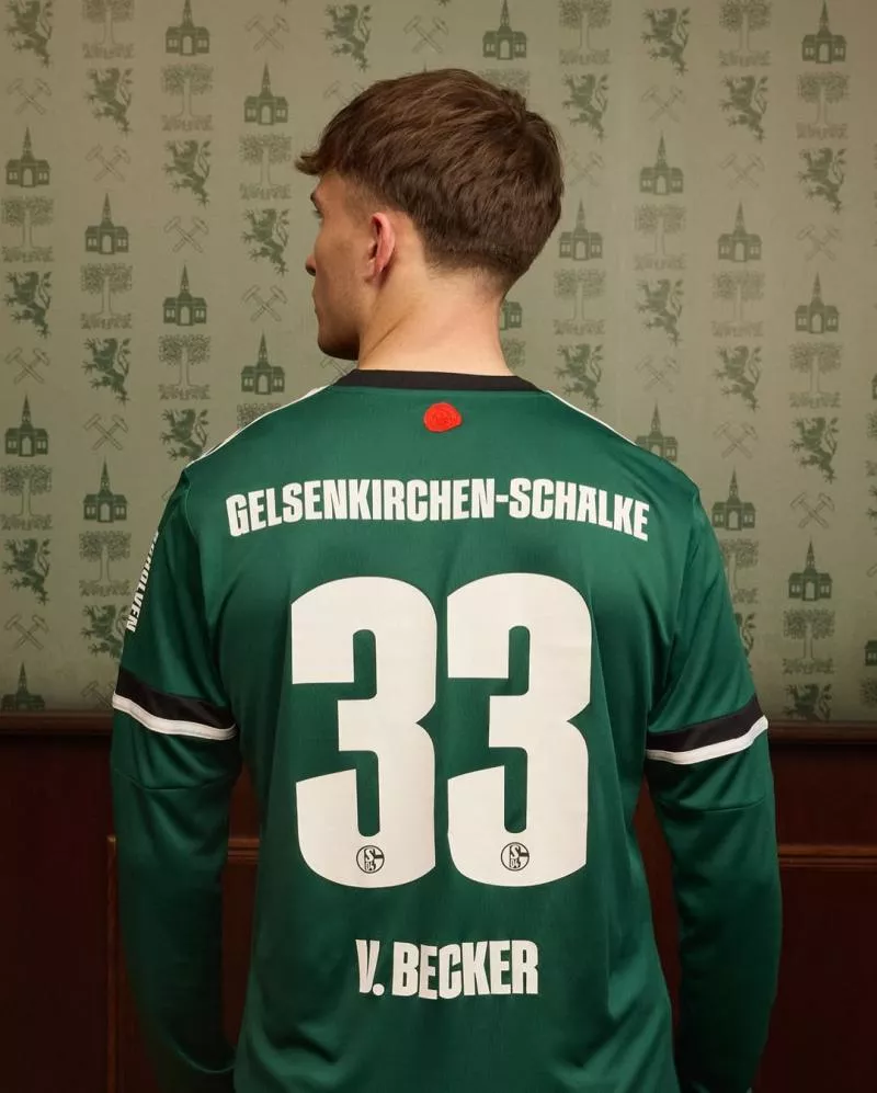 Le Schalke 04 dévoile un maillot anniversaire pour les 150 ans de Gelsenkirchen