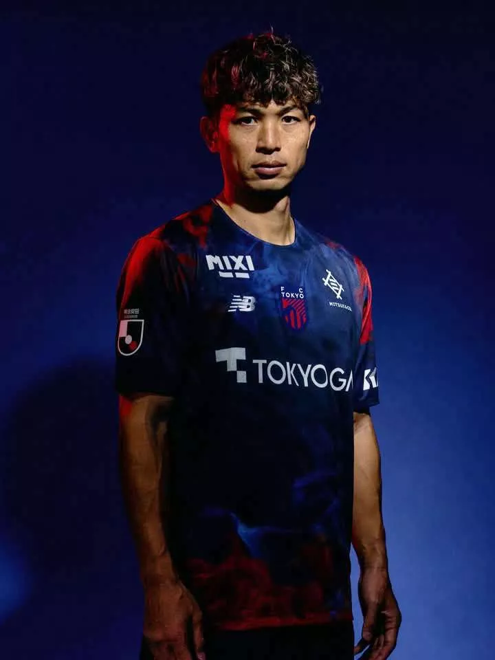 Les clubs japonais dévoilent leurs nouveaux maillots pour 2026