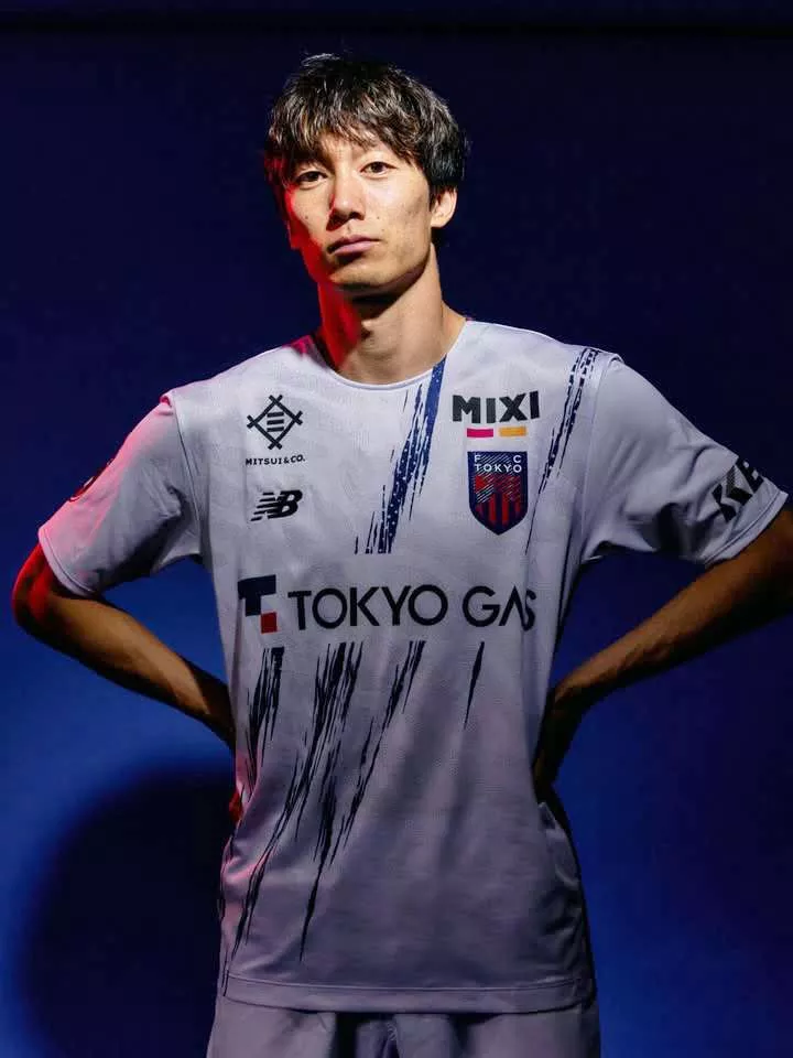 Les clubs japonais dévoilent leurs nouveaux maillots pour 2026