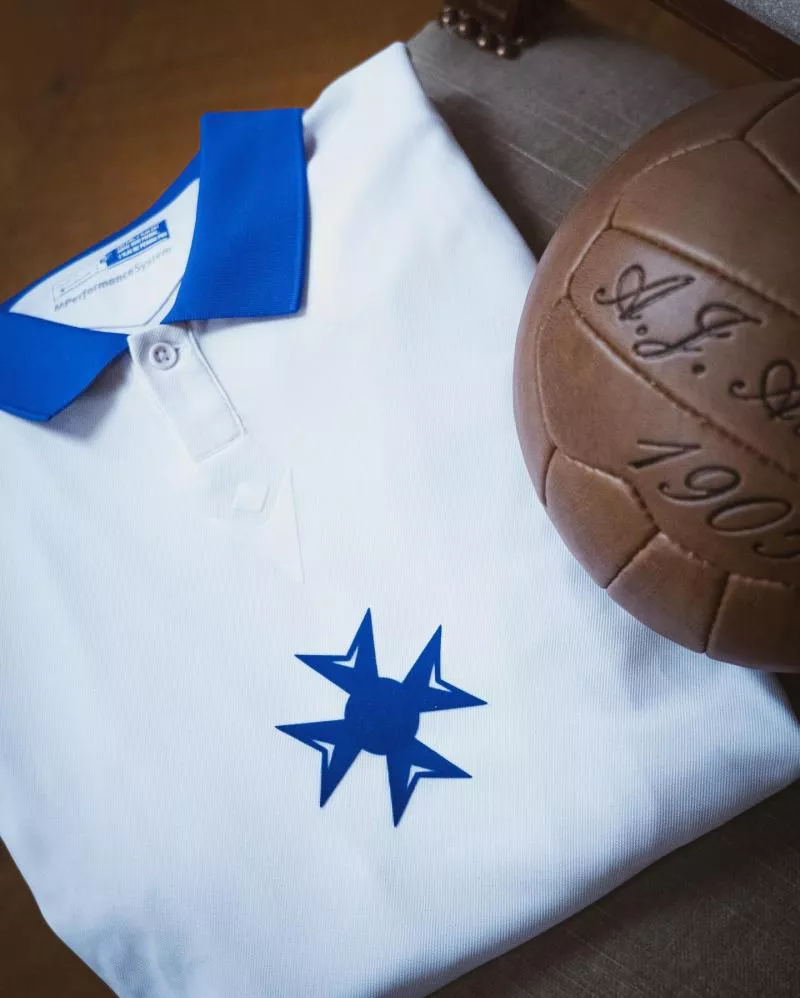 L'AJ Auxerre dévoile deux maillots collector pour ses 120 ans