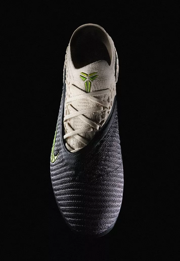 Nike dévoile une Phantom 6 « Black Mamba » en collaboration avec la marque de Kobe Bryant