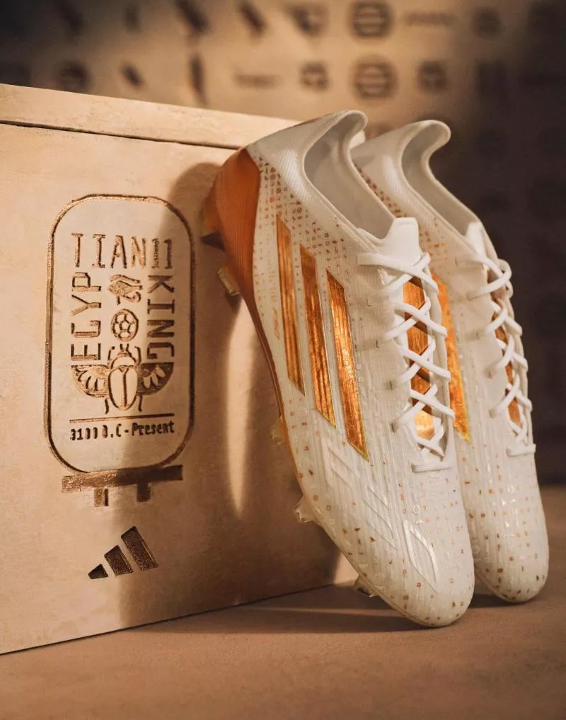 Mohamed Salah reçoit une F50 signature inspirée de l’Égypte antique pour la CAN 2025