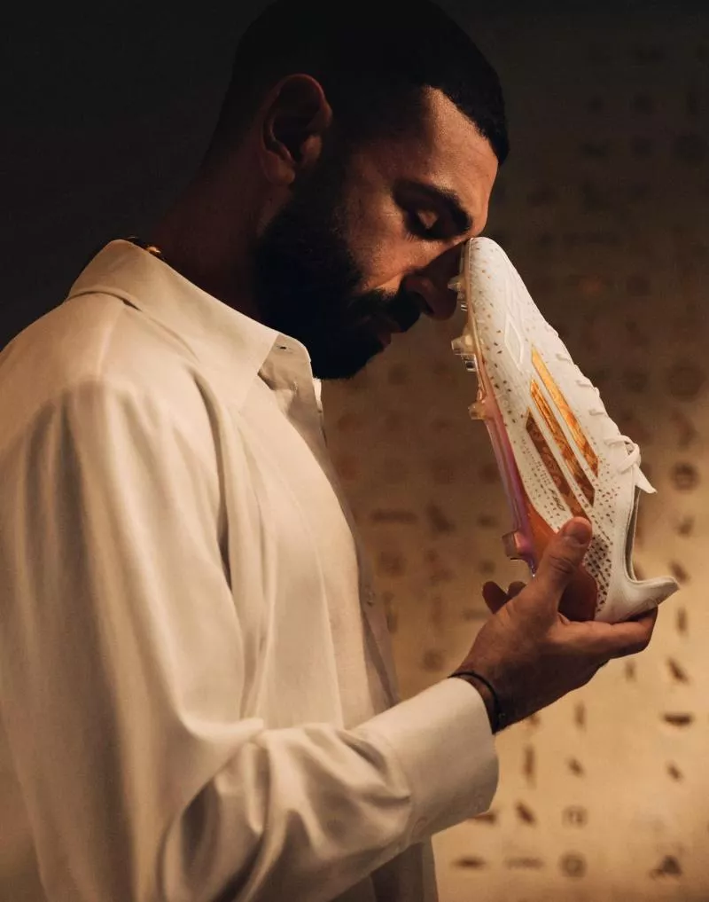 Mohamed Salah reçoit une F50 signature inspirée de l’Égypte antique pour la CAN 2025