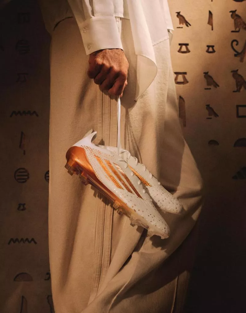 Mohamed Salah reçoit une F50 signature inspirée de l’Égypte antique pour la CAN 2025