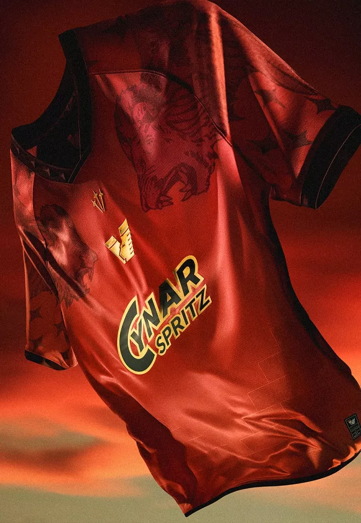 Le Venezia FC dégaine un maillot fourth signé Drake Ramberg