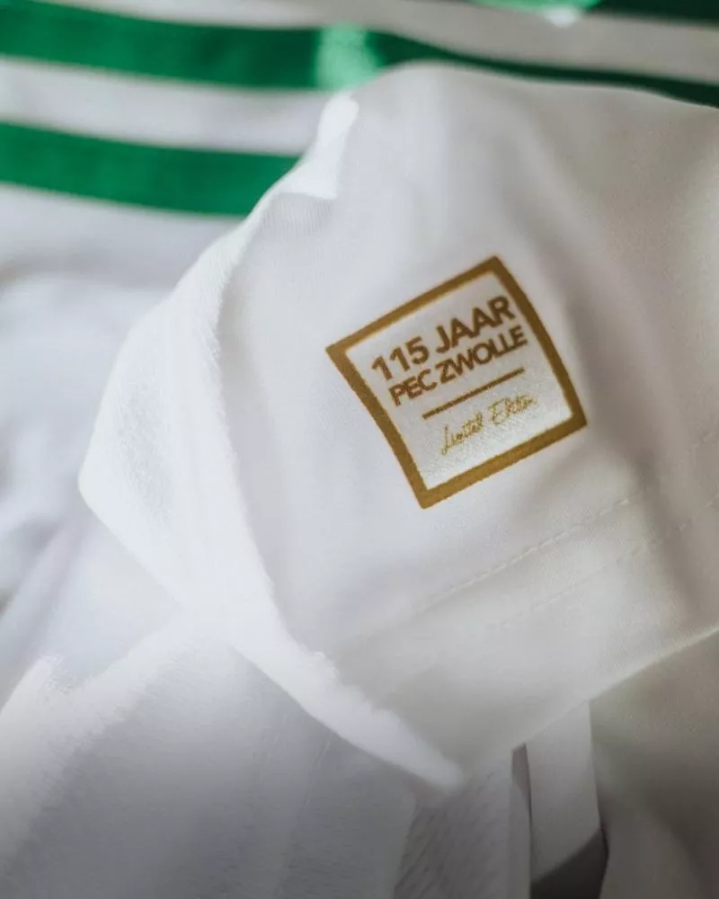 Le PEC Zwolle dévoile un maillot anniversaire avec Arne Slot