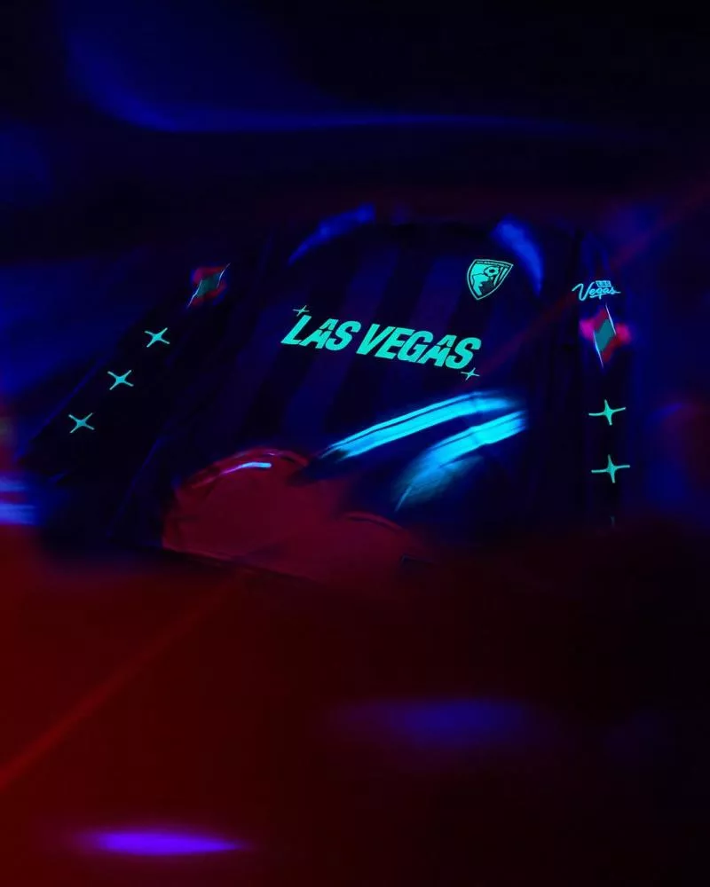 Bournemouth dévoile un maillot fluorescent complètement fou avec la ville de Las Vegas