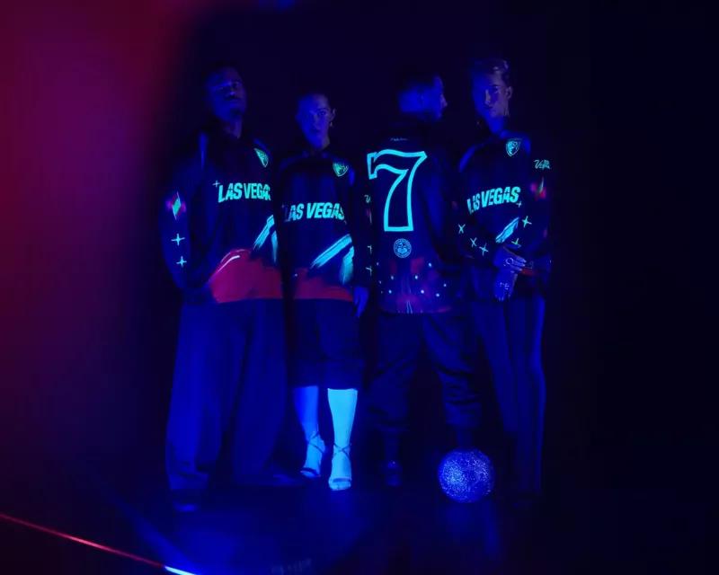 Bournemouth dévoile un maillot fluorescent complètement fou avec la ville de Las Vegas