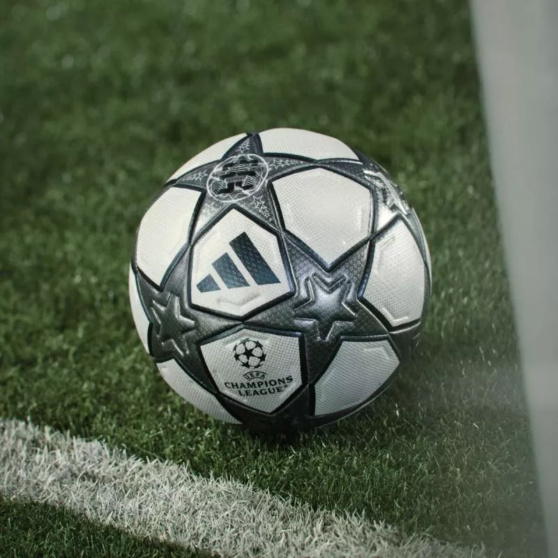 adidas réédite le tout premier ballon de la Ligue des champions
