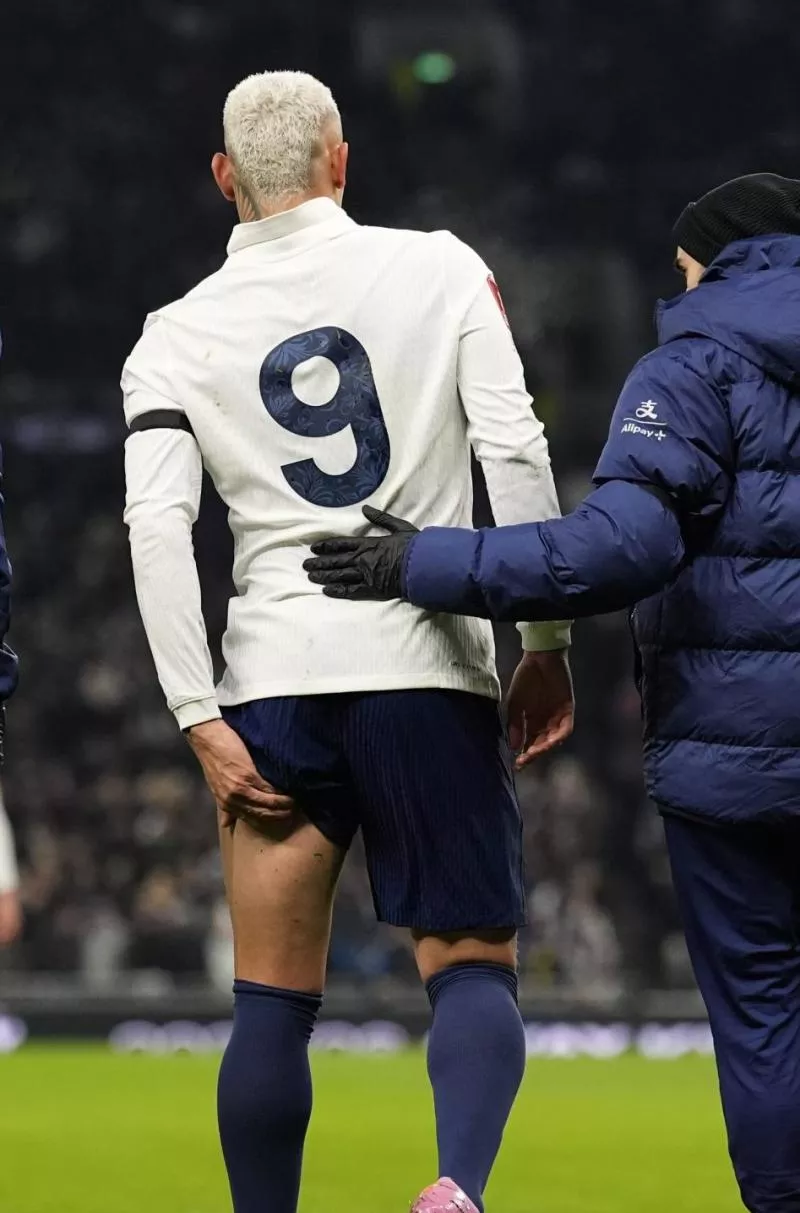 Tottenham dégaine un maillot collector pour les 125 ans de son premier trophée