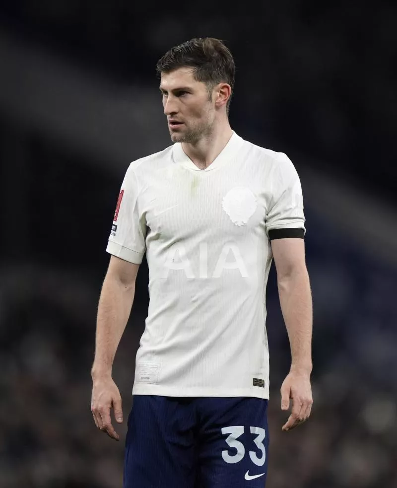 Tottenham dégaine un maillot collector pour les 125 ans de son premier trophée