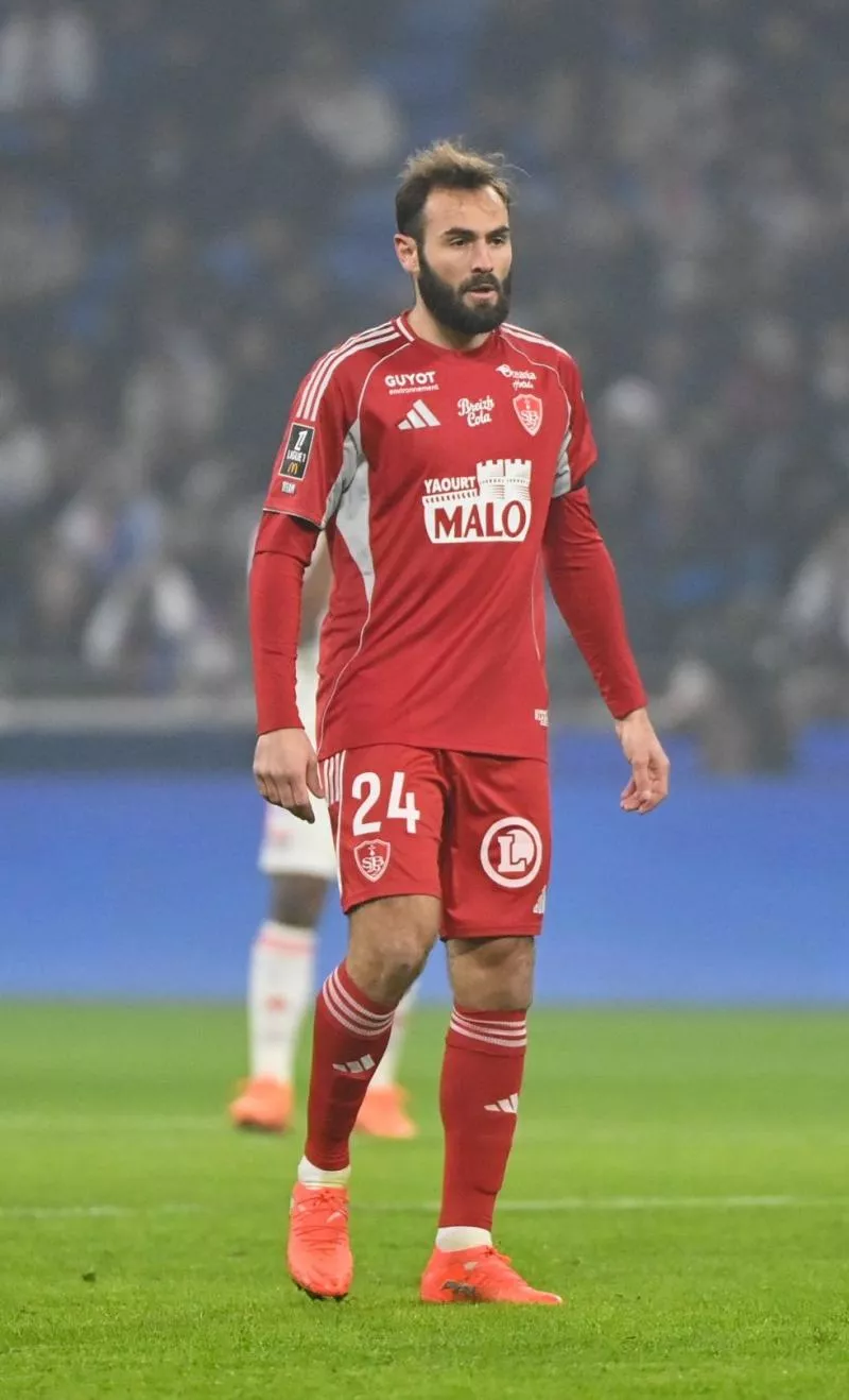 Pourquoi le Stade brestois a joué avec un maillot inhabituel face à l'OL ?