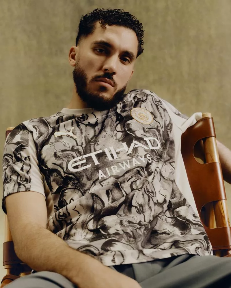 Manchester City célèbre le Nouvel An chinois avec un maillot très original