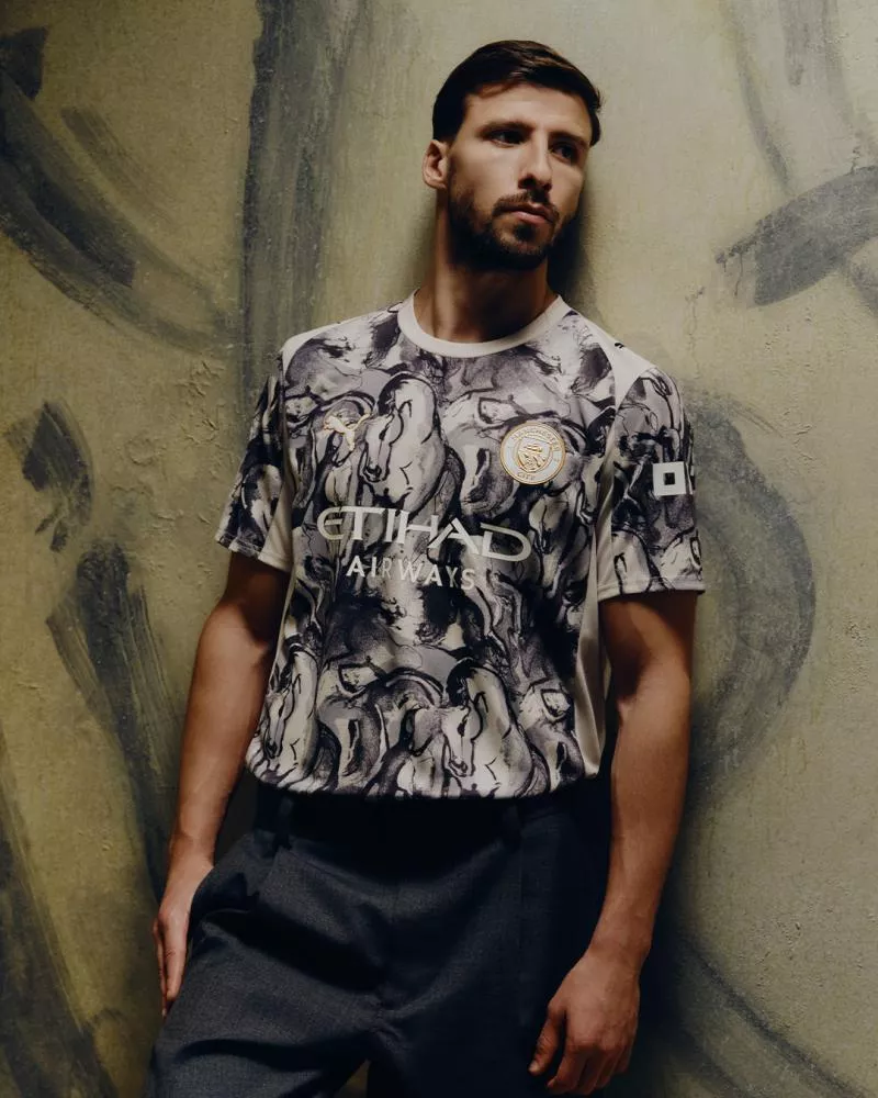 Manchester City célèbre le Nouvel An chinois avec un maillot très original