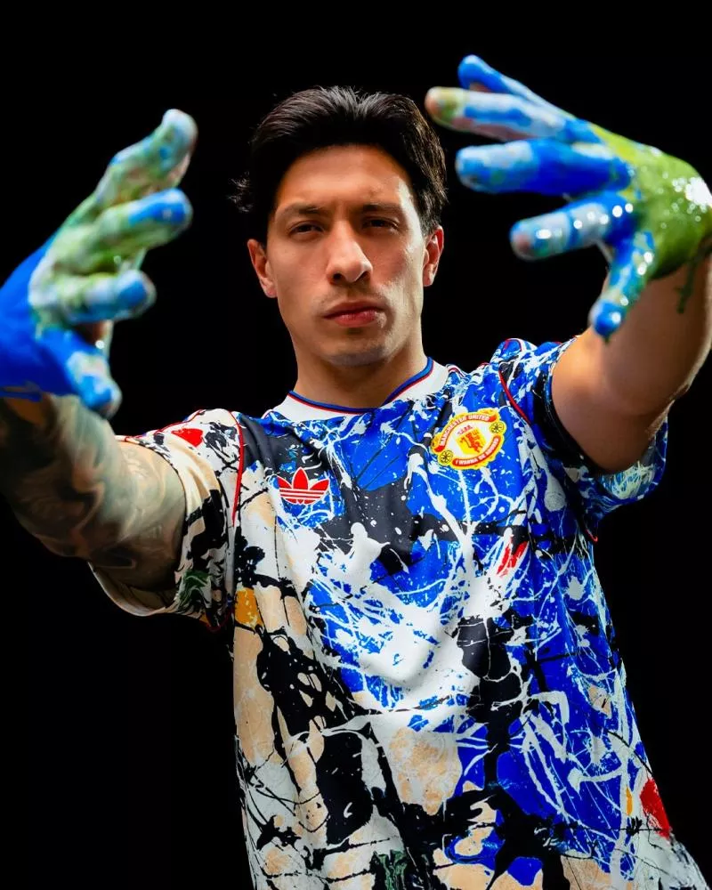 Manchester United s’associe au groupe The Stone Roses autour d’une capsule spéciale