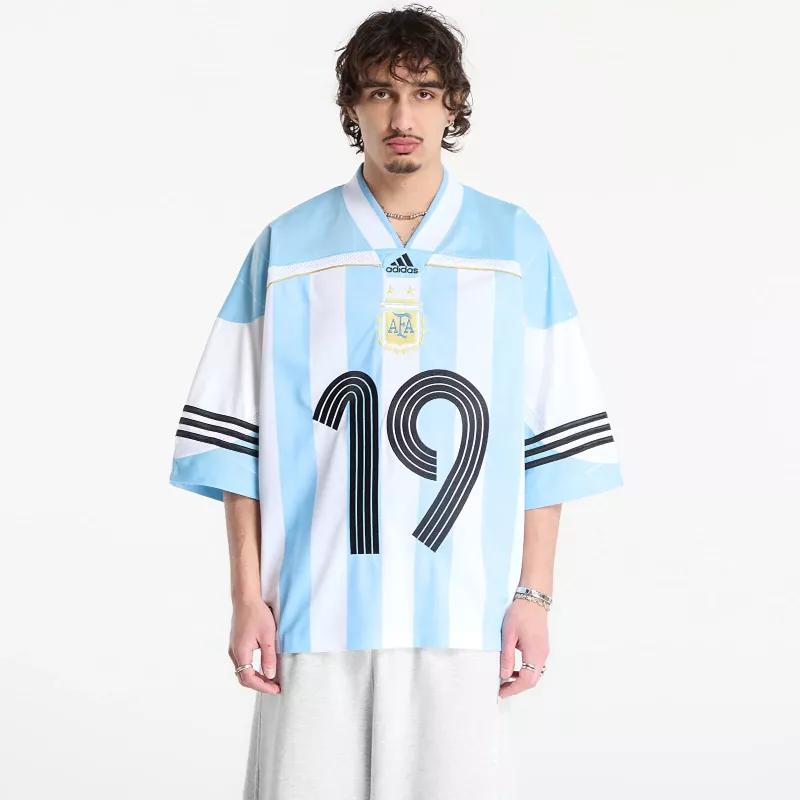 Quand Bad Bunny dégaine un maillot de Lionel Messi en concert