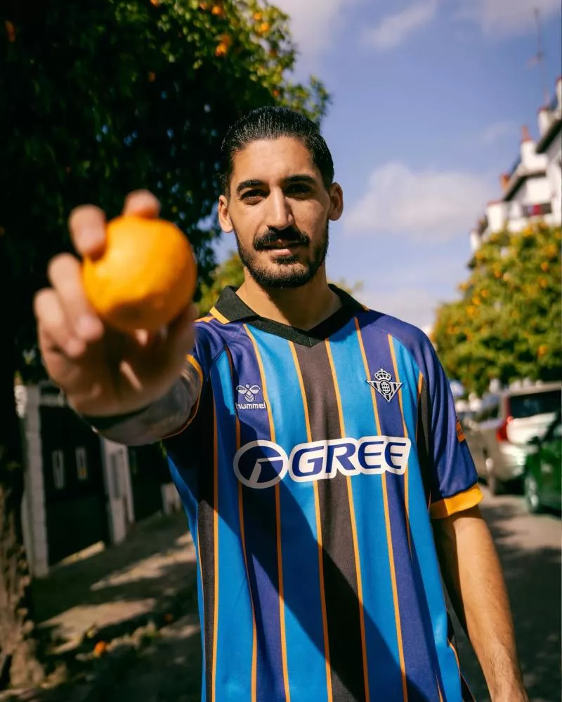 Le Real Betis lance un maillot fabriqué à partir d'oranges