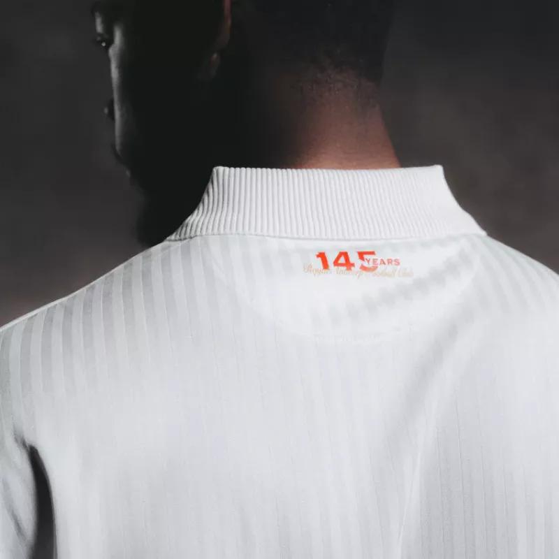 Le Royal Antwerp fête ses 145 ans avec un joli maillot vintage