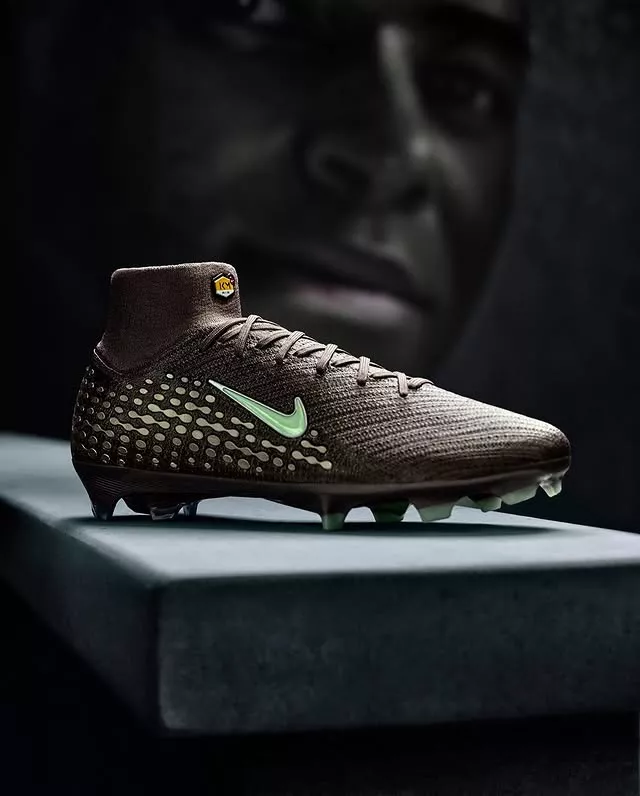 Kylian Mbappé reçoit deux nouvelles paires de la part de Nike
